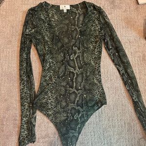 Socialite snake skin v neck body suit